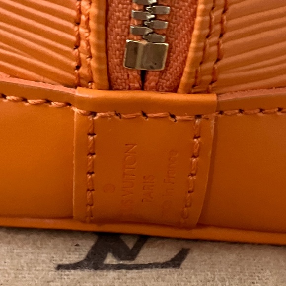 LOUIS VUITTON VINTAGE EPI MANDARIN ALMA - Picture 10 of 15